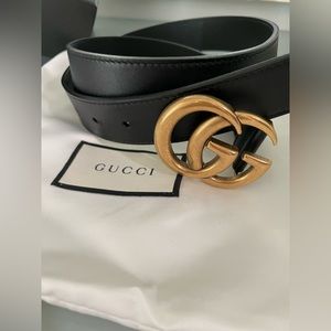Black authentic Gucci belt size 80 gold GG
